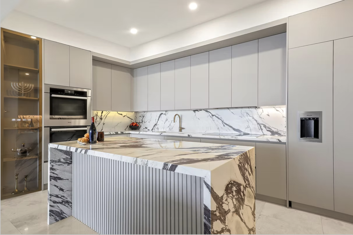 Modern kitchen — Sunny Isles